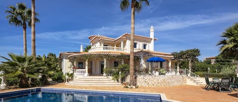 室外游泳池,恒温泳池