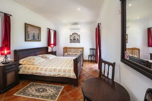 3 bedrooms, WiFi, bed sheets