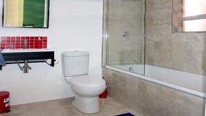 Apartment | Bathroom - Seaside Loft Muizenberg Beachfront (Cape Town)