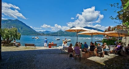Casa Riva on the lakeshore