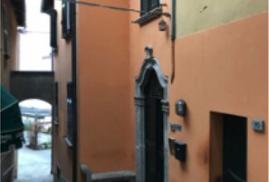 Exterior detail - Casa Riva on the lakeshore (Varenna)