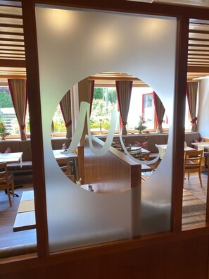 Restaurant - Pension- Hotel Maximilian (Bad Fuessing)