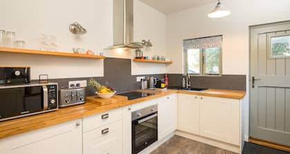 Spacious barn, seals, seaside walks and Broads National Park