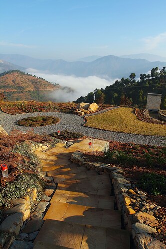 Homestay in Nainital, Picturesque Mountain views with all Mod-cons