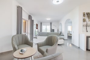 Télévision, table de tennis de table