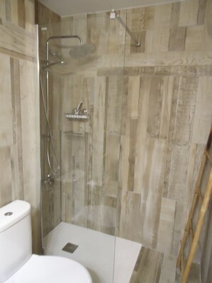 Hair dryer, towels, toilet paper