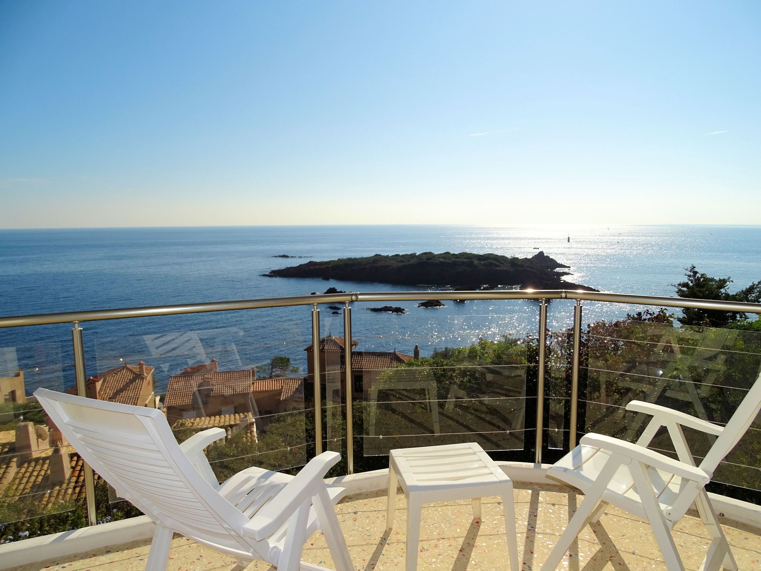 Superbe vue mer depuis le salon, la terrasse et la chambre de l'étage