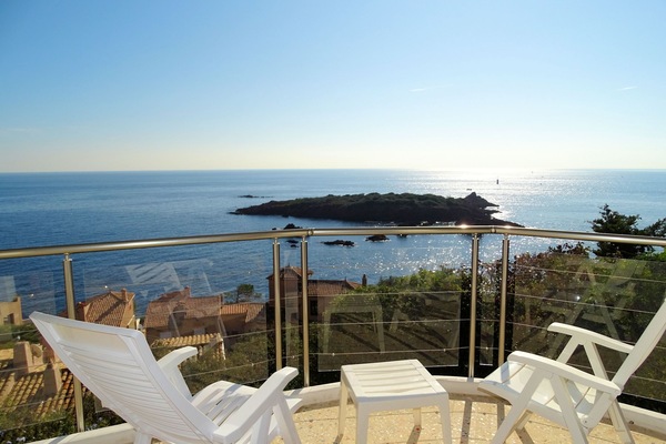 Superbe vue mer depuis le salon, la terrasse et la chambre de l'étage