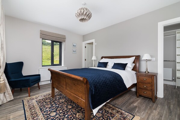 2 makuuhuonetta, silitysrauta/-lauta, Wi-Fi, vuodevaatteet