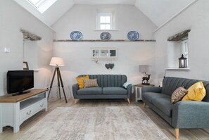 Älytelevisio, takka, kirjoja