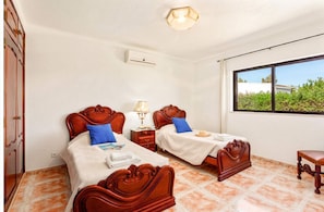 4 bedrooms, free WiFi, bed sheets
