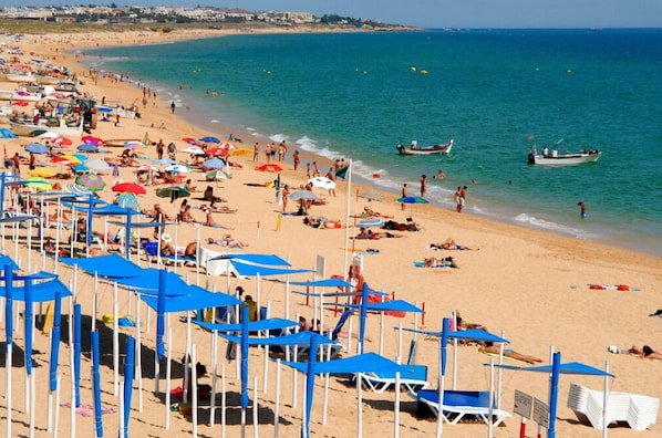 Beach nearby, sun loungers, beach towels