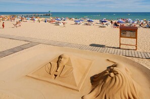 In StrandnĂ€he, LiegestĂŒhle, StrandtĂŒcher