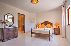 4 bedrooms, WiFi, bed sheets