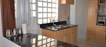 North Manor, Cozy 3Br, Fibre Wifi, Smart TV, Safe Parking, 20mins from Nakuru