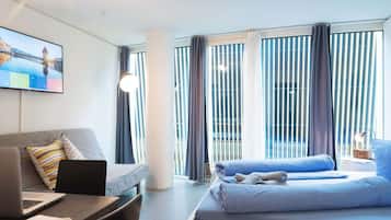 1 bedroom, bed sheets