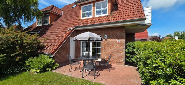 Unclassified image, 1 of 22, button