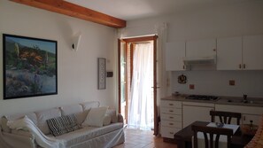 TV, tavolo da ping pong