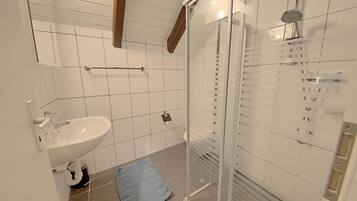 Leilighet, 2 soverom, 2 bad | Bad | Dusj og håndklær