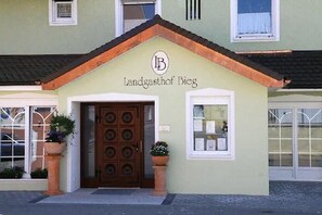 Property entrance - Landgasthof Bieg (Neuler)