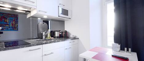 开间, 厨房 | 私人厨房 | 微波炉、茶具/咖啡用具、高脚椅、厨具/餐具