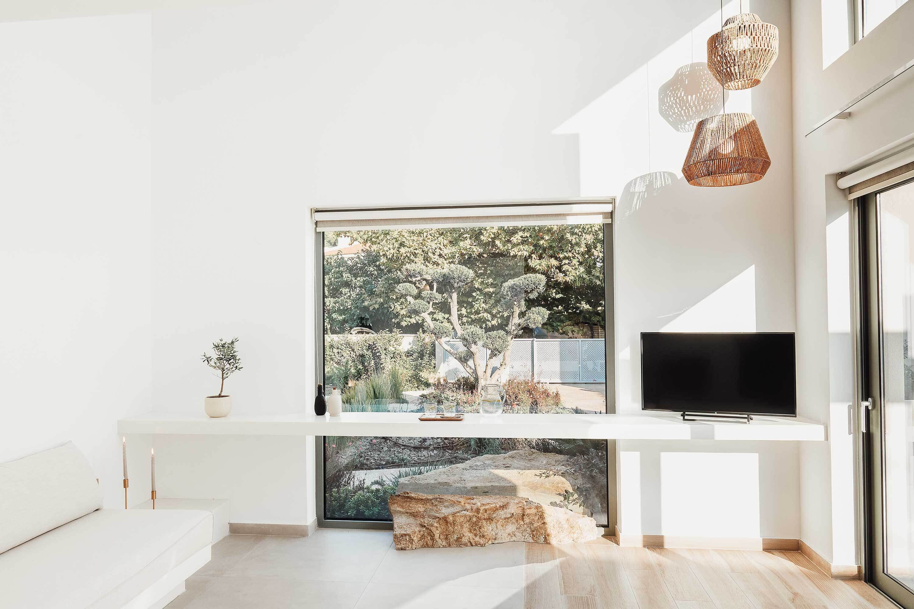 Villa, alberca privada, vista parcial al mar | Sábanas de algodón egipcio y ropa de cama de alta calidad 