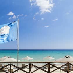 Playa privada, camastros, sombrillas y toallas de playa