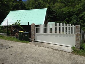 Property grounds - Zayen gites du Houelmont Rivieres sense of the marina (gourbeyre)