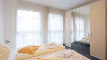 3 bedrooms, bed sheets