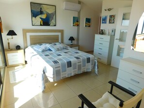 1 bedroom, iron/ironing board, WiFi - Duplex apartment with pool and parking, sea view, 30 m. from the beach, Roses (Roses)