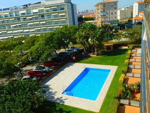 Outdoor pool - Duplex apartment with pool and parking, sea view, 30 m. from the beach, Roses (Roses)