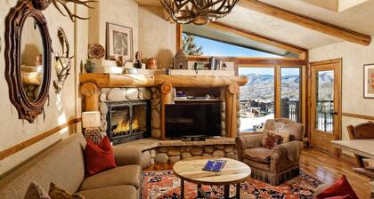 Beautiful Snowmass Getaway! Scenic Views, Balcony, Pool, Hot Tub, Gas FP, Elevator & Trail Access