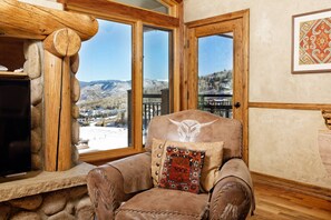 Unclassified image, 4 of 49, button