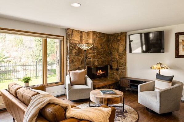TV, fireplace