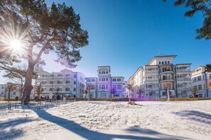 Unclassified image, 2 of 13, button