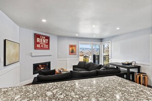 Télévision, cheminée