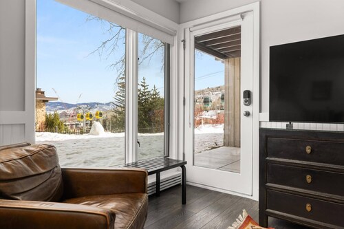 Perfect Snowmass Getaway!  2 Balconies W/ Great Views, Gas Grill, Pool/HT, Gas FP, W/D & Parking