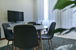 Télévision LED de 28 pouces avec chaînes par câble, télévision