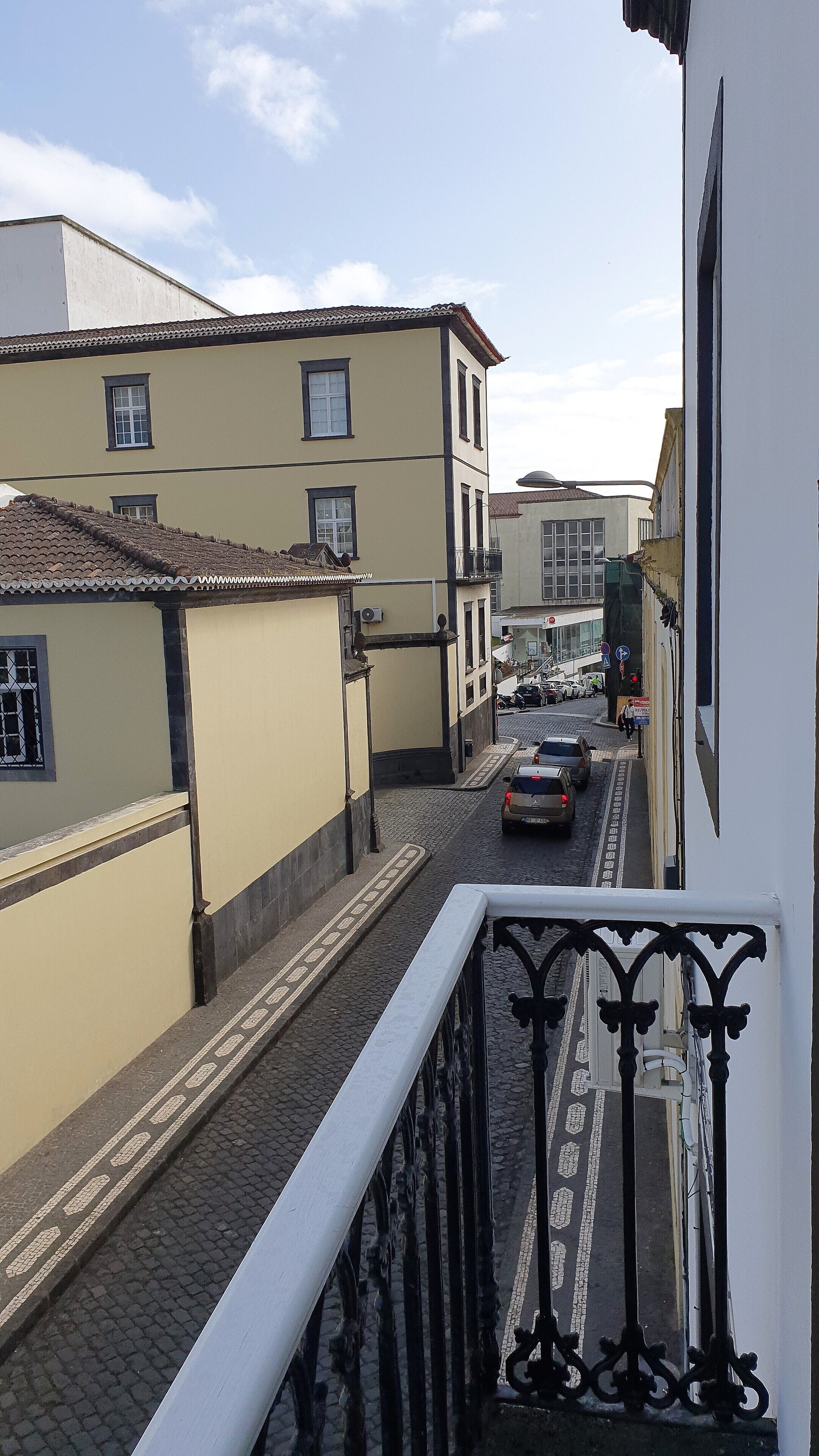 basic twin room | city view