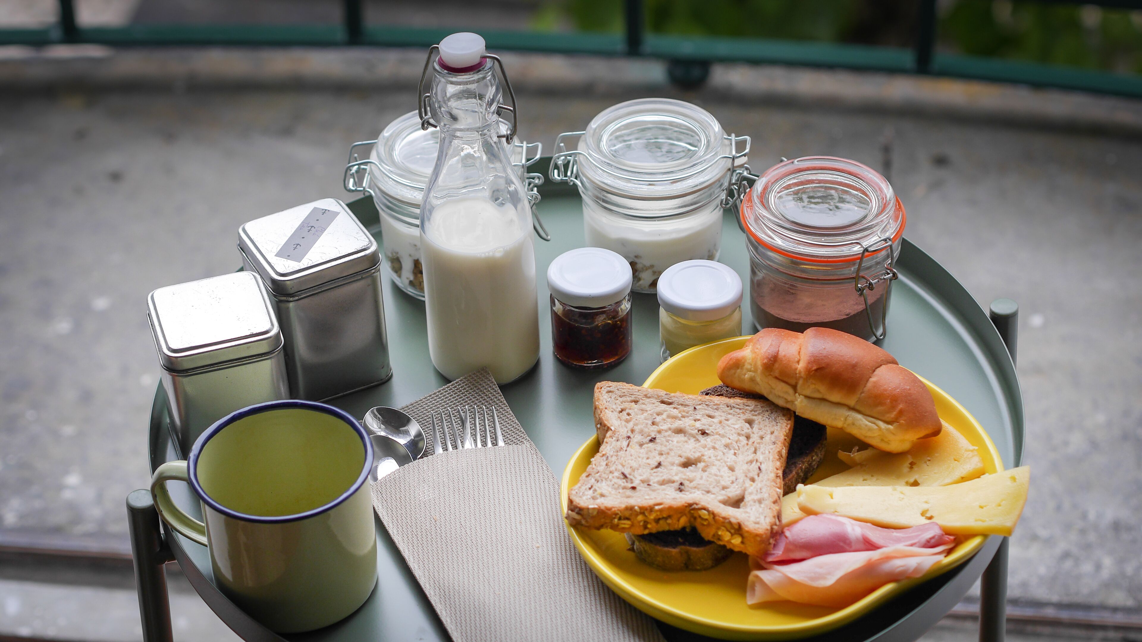 daily continental breakfast (eur 10 per person)