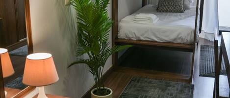 1 bedroom, desk, laptop workspace, free WiFi