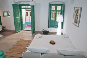 2 間睡房、房內夾萬、熨斗/熨衫板、免費 Wi-Fi