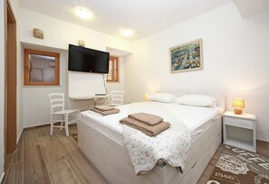 Free WiFi, bed sheets