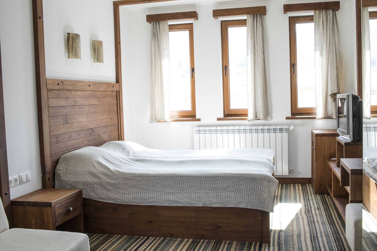 Minibar, desk, blackout curtains, free WiFi