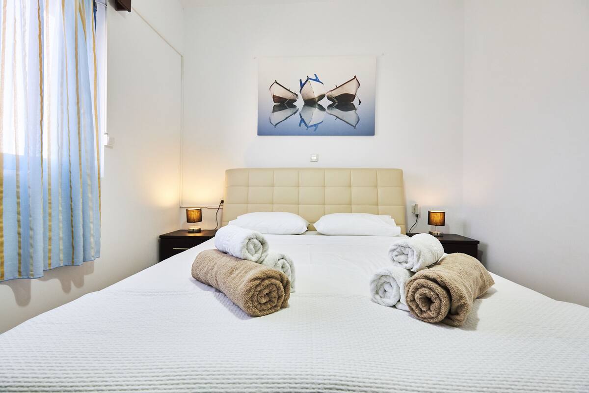 Comfort Villa (Ammos) | In-room safe, desk, blackout curtains, soundproofing