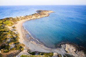 On the beach, white sand, beach towels, snorkeling - Nerida Beachfront Villas (Rhodes)