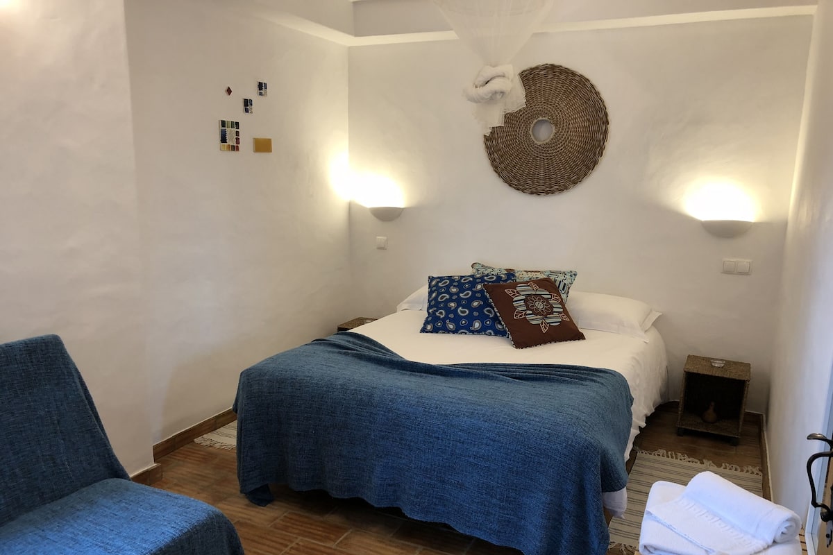 1 bedroom, hypo-allergenic bedding, individually decorated
