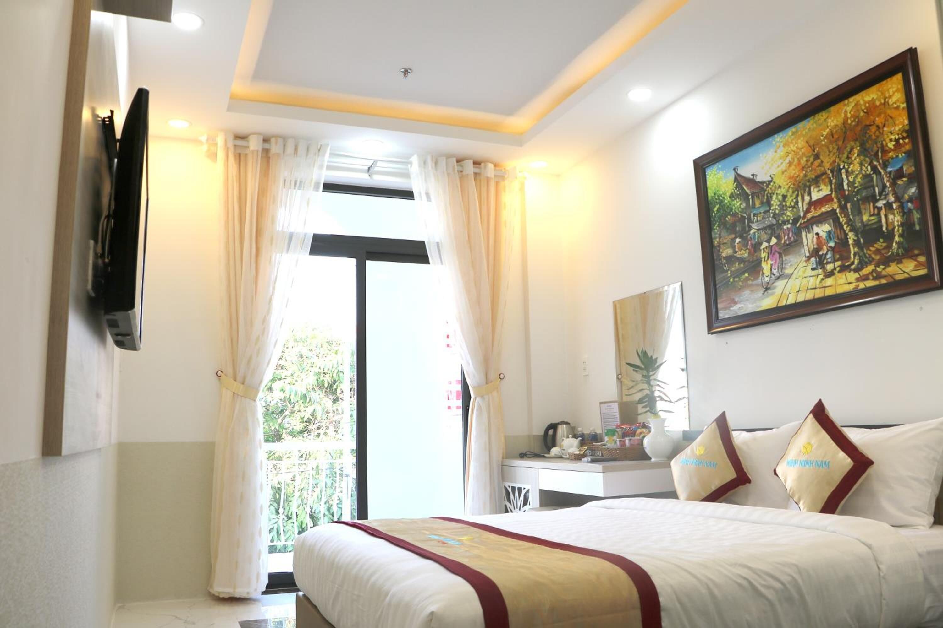 Minibar, desk, soundproofing, free WiFi