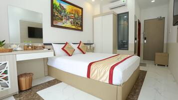 Minibar, desk, soundproofing, free WiFi