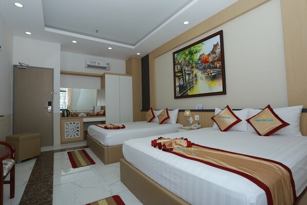 Minibar, escritorio, sistema de insonorización y wifi gratis